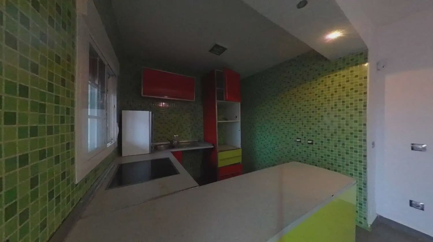 2 slaapkamer Flat te koop in La Linea de la Concepcion - € 95.000 (Ref: 9999242)