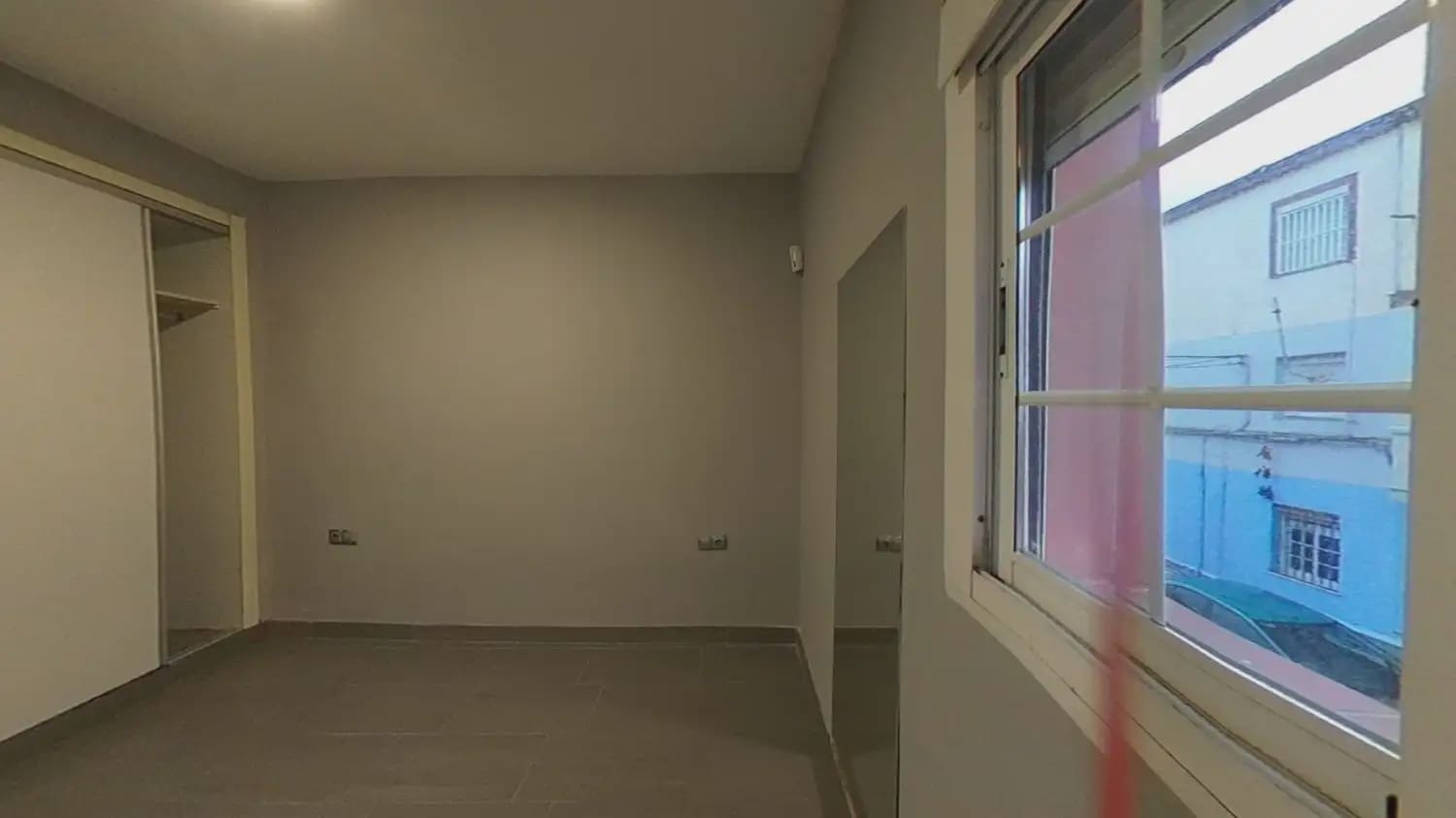 2 slaapkamer Flat te koop in La Linea de la Concepcion - € 95.000 (Ref: 9999242)