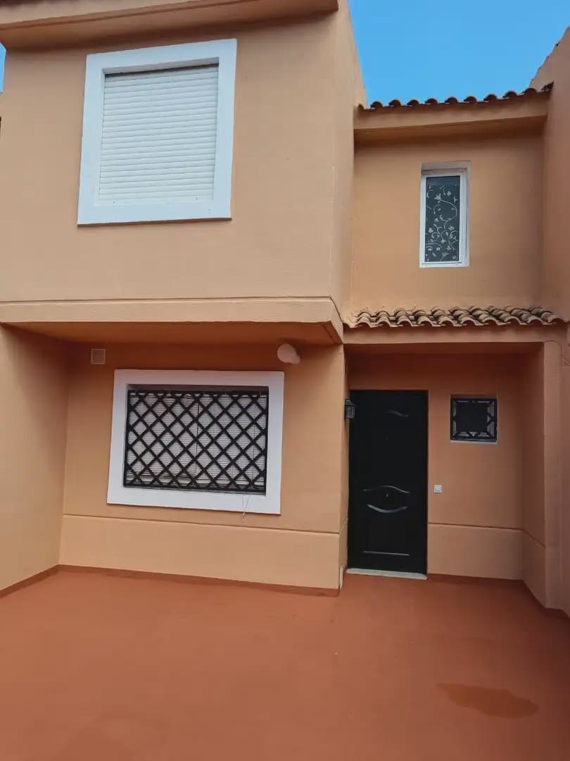 3 quarto Casa em Banda para venda em Algeciras com garagem - 176 000 € (Ref: 9999243)