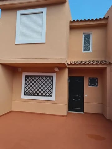 3 quarto Casa em Banda para venda em Algeciras com garagem - 176 000 € (Ref: 9999243)