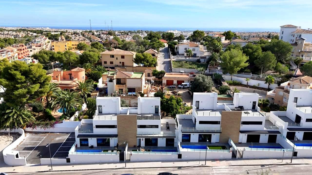 2 soveværelse Semi-Rækkehus til salg i Orihuela med swimmingpool - € 425.000 (Ref: 10042504)