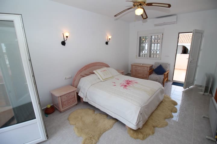 Piso de 3 habitaciones en San Miguel de Salinas en venta - 189.000 € (Ref: 10085693)