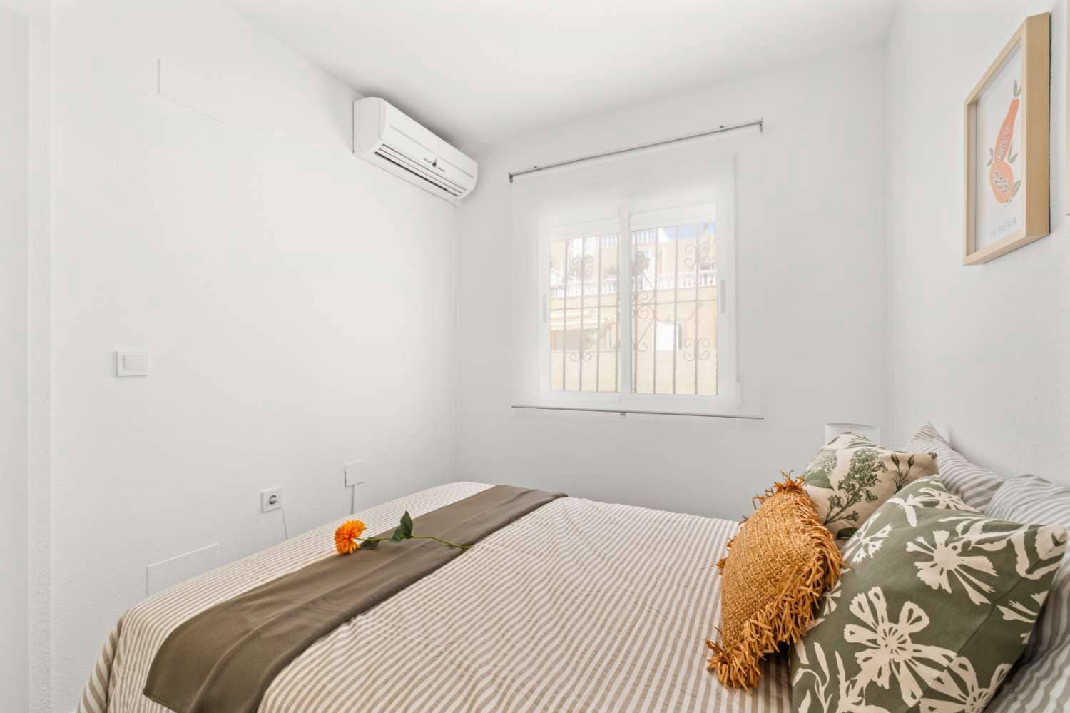2 bedroom Bungalow for sale in Orihuela Costa with pool - € 229,800 (Ref: 10108879)