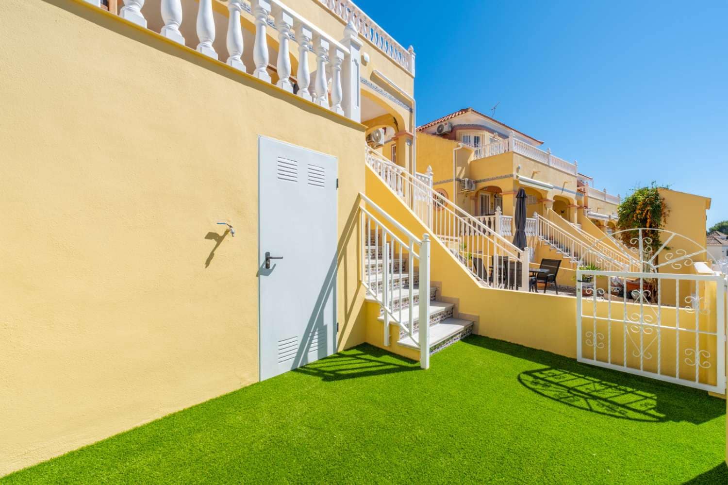 2 bedroom Bungalow for sale in Orihuela Costa with pool - € 229,800 (Ref: 10108879)