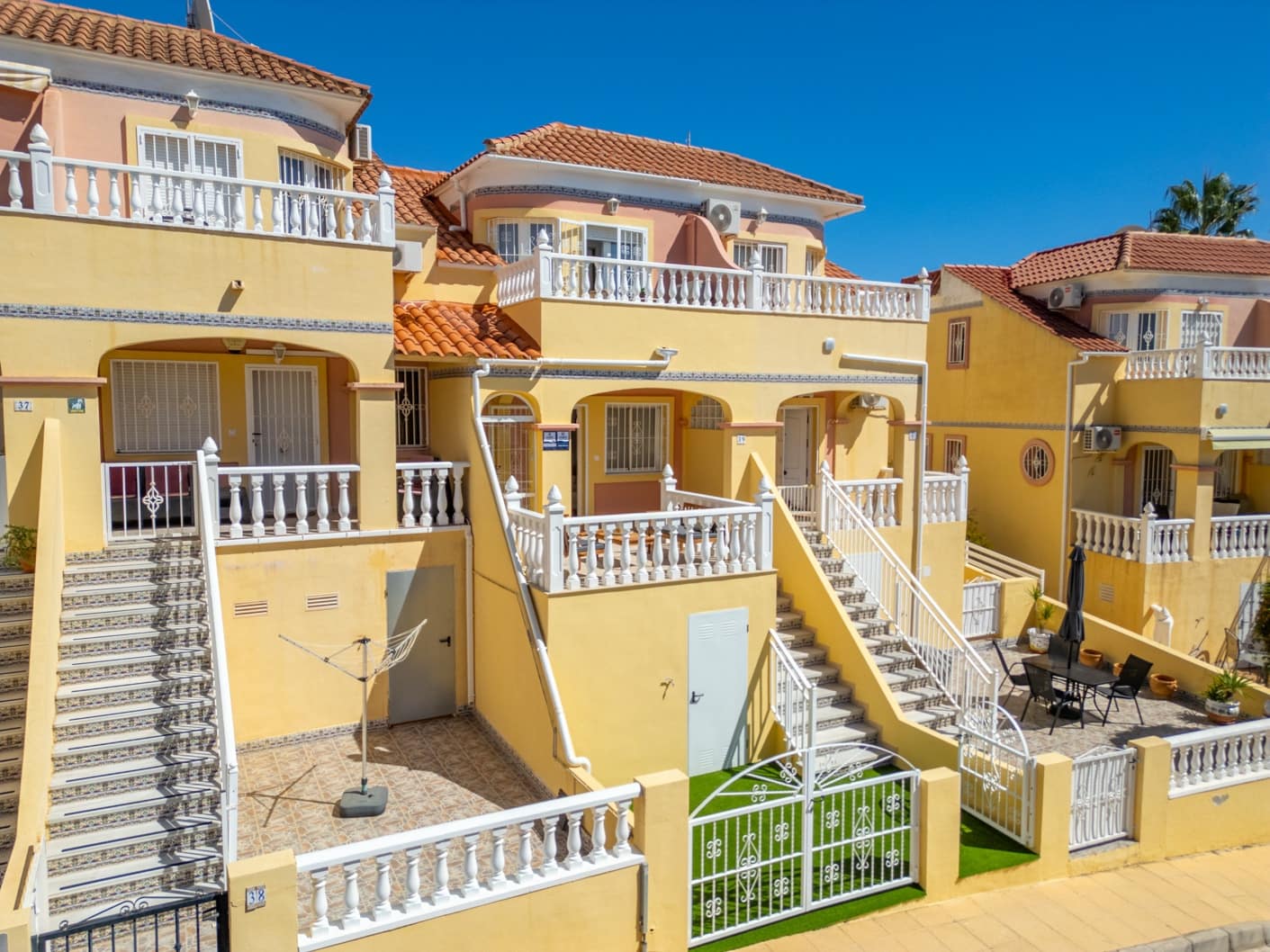 2 bedroom Bungalow for sale in Orihuela Costa with pool - € 229,800 (Ref: 10108879)