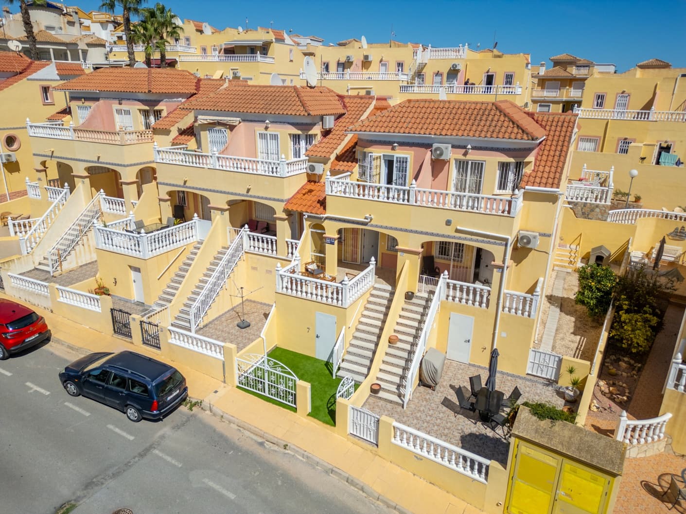 2 bedroom Bungalow for sale in Orihuela Costa with pool - € 229,800 (Ref: 10108879)