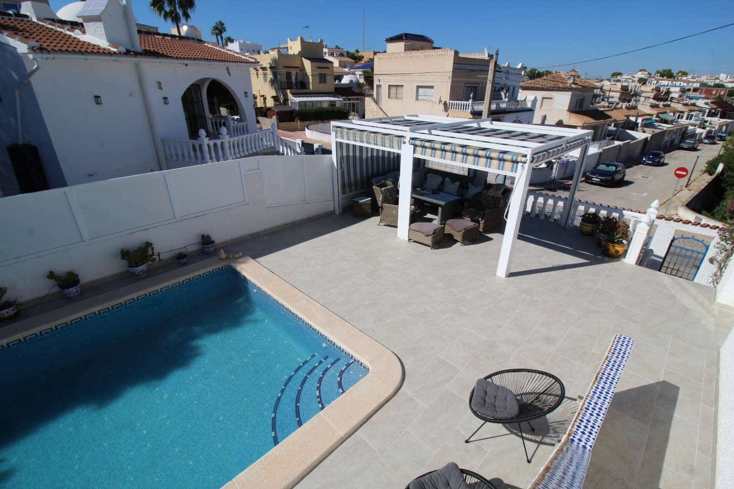Chalet de 3 habitaciones en San Miguel de Salinas en venta con piscina garaje - 349.000 € (Ref: 10173206)