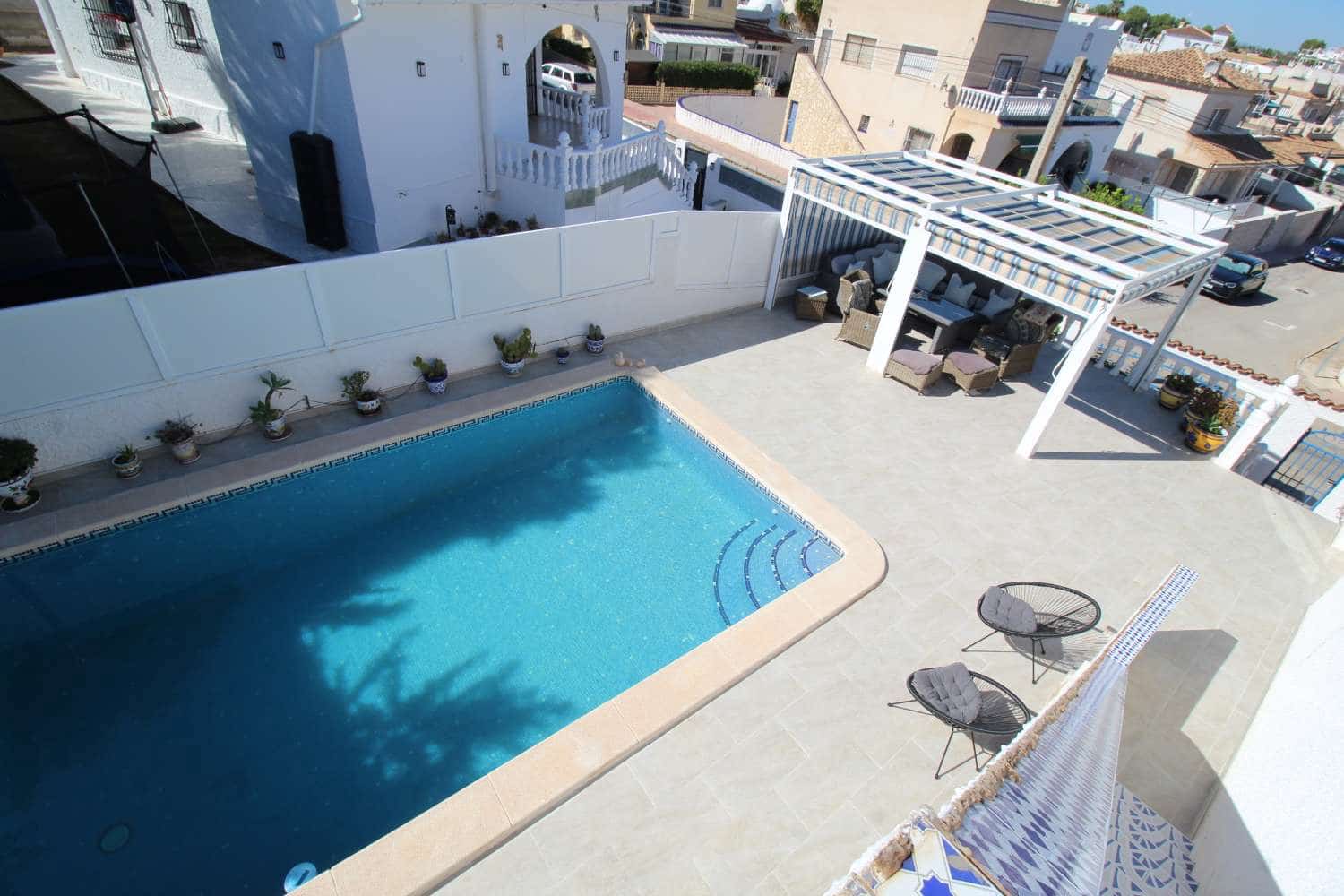 Chalet de 3 habitaciones en San Miguel de Salinas en venta con piscina garaje - 349.000 € (Ref: 10173206)