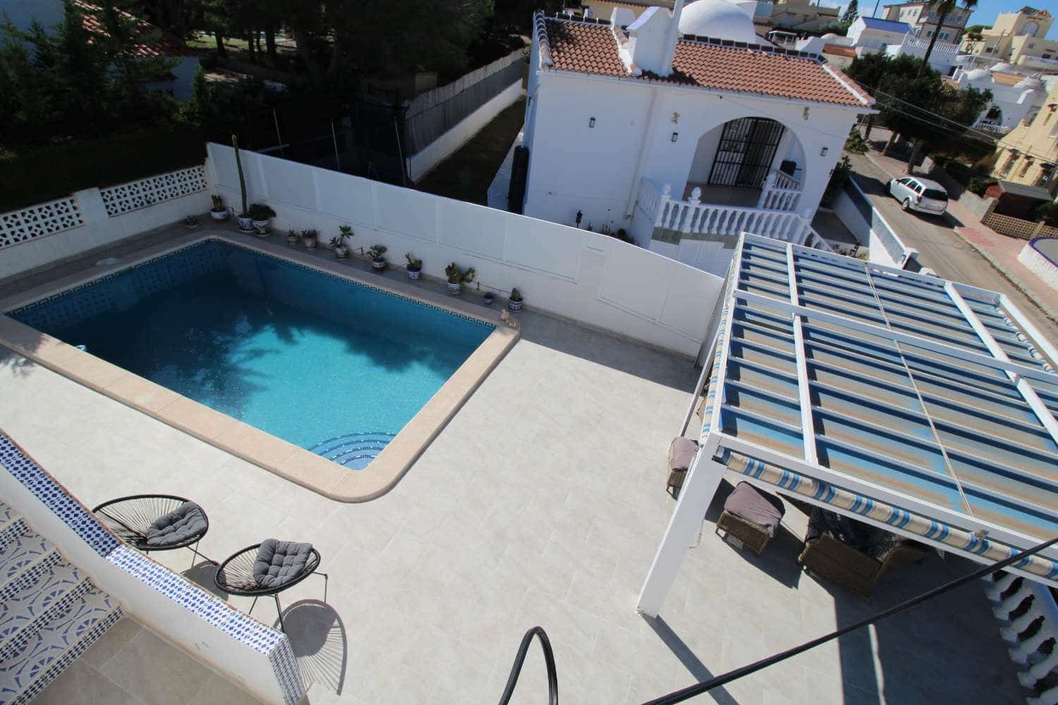 Chalet de 3 habitaciones en San Miguel de Salinas en venta con piscina garaje - 349.000 € (Ref: 10173206)
