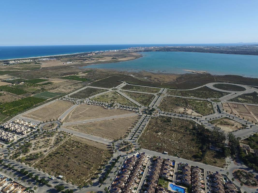 2 Zimmer Strandapartment zu verkaufen in Guardamar del Segura mit Pool - 305.000 € (Ref: 7990475)