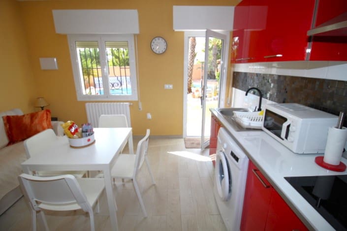 6 slaapkamer Villa te koop in La Siesta met zwembad garage - € 850.000 (Ref: 7990513)