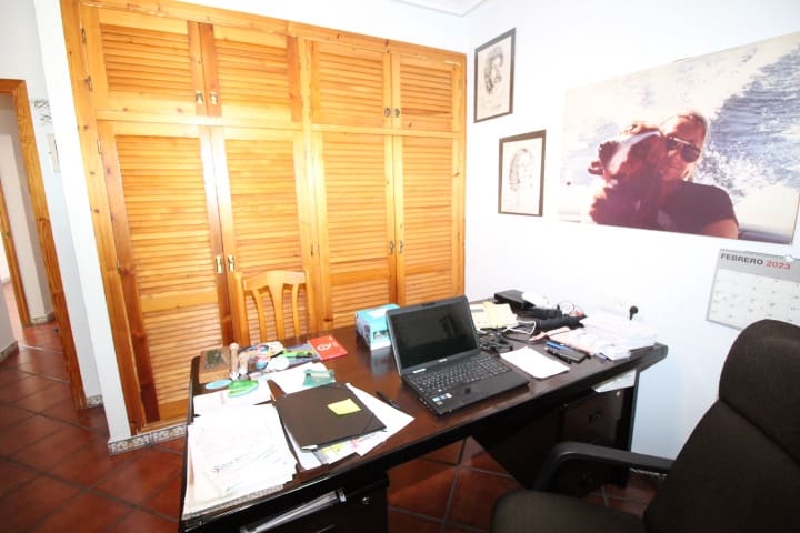 6 slaapkamer Villa te koop in La Siesta met zwembad garage - € 850.000 (Ref: 7990513)