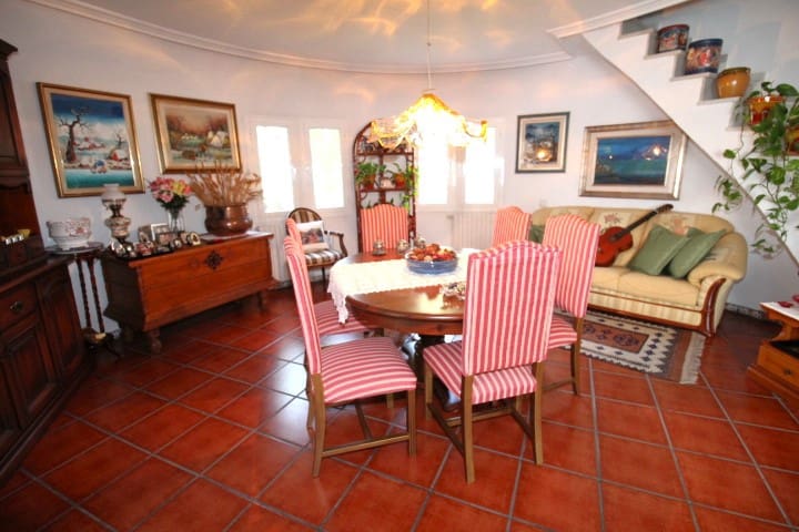 6 slaapkamer Villa te koop in La Siesta met zwembad garage - € 850.000 (Ref: 7990513)