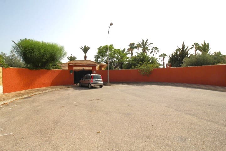 6 slaapkamer Villa te koop in La Siesta met zwembad garage - € 850.000 (Ref: 7990513)