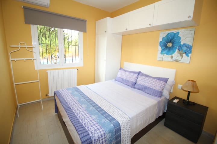 6 slaapkamer Villa te koop in La Siesta met zwembad garage - € 850.000 (Ref: 7990513)