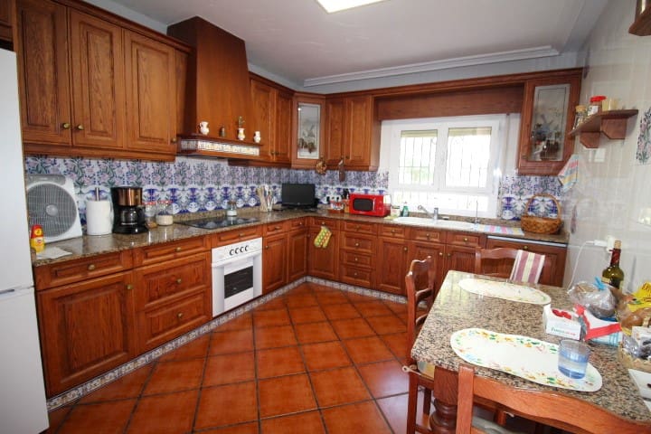 6 slaapkamer Villa te koop in La Siesta met zwembad garage - € 850.000 (Ref: 7990513)