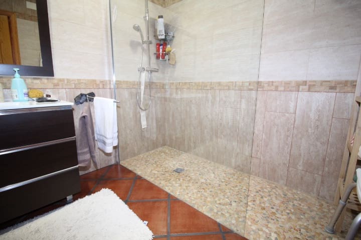 6 slaapkamer Villa te koop in La Siesta met zwembad garage - € 850.000 (Ref: 7990513)