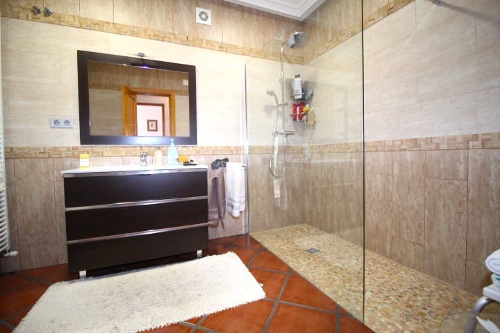 6 slaapkamer Villa te koop in La Siesta met zwembad garage - € 850.000 (Ref: 7990513)