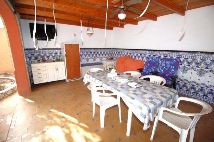 6 slaapkamer Villa te koop in La Siesta met zwembad garage - € 850.000 (Ref: 7990513)