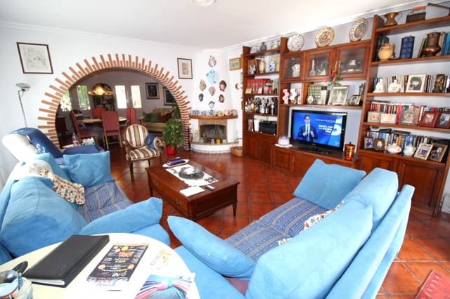 Chalet de 6 habitaciones en La Siesta, Torrevieja en venta con piscina garaje - 850.000 € (Ref: 7990513)