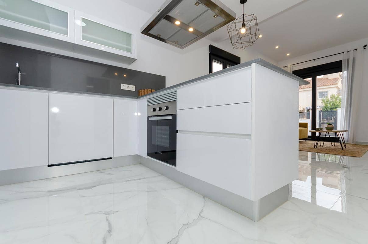 3 bedroom Villa for sale in Torrevieja with pool - € 409,000 (Ref: 8240194)