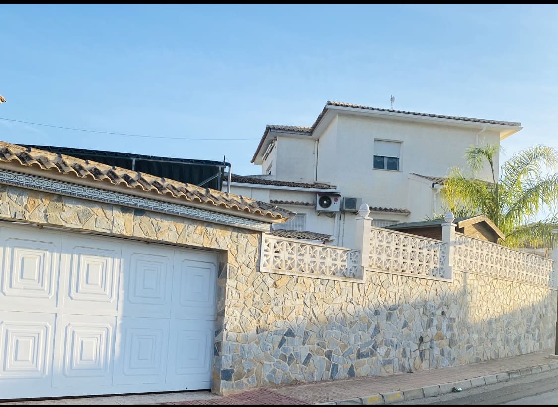 4 sovrum Villa till salu i Orihuela Costa med pool - 349 000 € (Ref: 8421078)