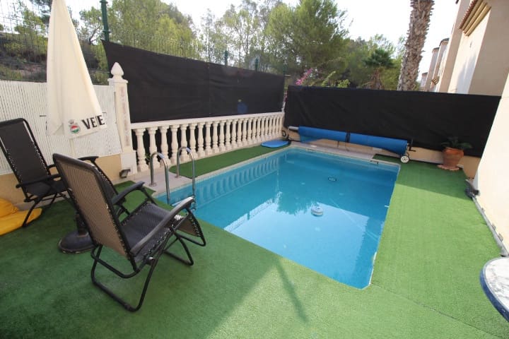 Chalet de 3 habitaciones en Orihuela Costa en venta con piscina - 265.000 € (Ref: 8499958)