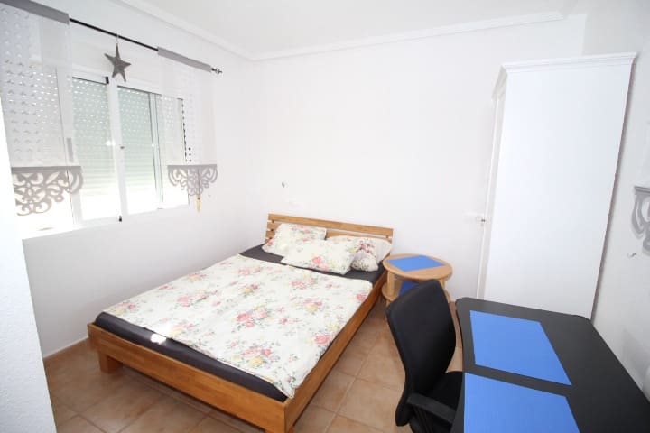 Chalet de 3 habitaciones en Orihuela Costa en venta con piscina - 265.000 € (Ref: 8499958)