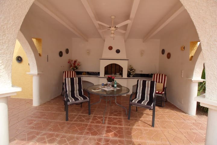 Chalet de 3 habitaciones en San Miguel de Salinas en venta con piscina - 460.000 € (Ref: 8541888)