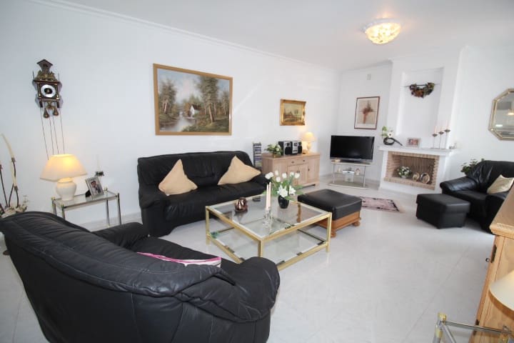 Chalet de 3 habitaciones en San Miguel de Salinas en venta con piscina - 460.000 € (Ref: 8541888)