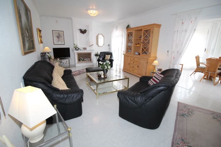 Chalet de 3 habitaciones en San Miguel de Salinas en venta con piscina - 460.000 € (Ref: 8541888)