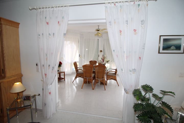 Chalet de 3 habitaciones en San Miguel de Salinas en venta con piscina - 460.000 € (Ref: 8541888)