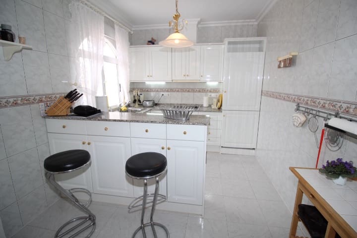 Chalet de 3 habitaciones en San Miguel de Salinas en venta con piscina - 460.000 € (Ref: 8541888)