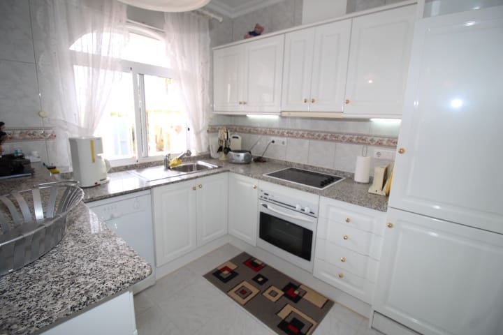 Chalet de 3 habitaciones en San Miguel de Salinas en venta con piscina - 460.000 € (Ref: 8541888)