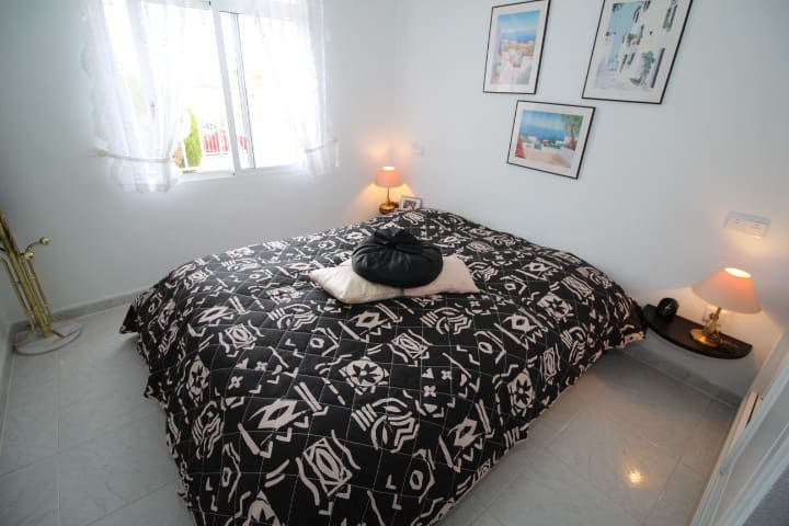 Chalet de 3 habitaciones en San Miguel de Salinas en venta con piscina - 460.000 € (Ref: 8541888)