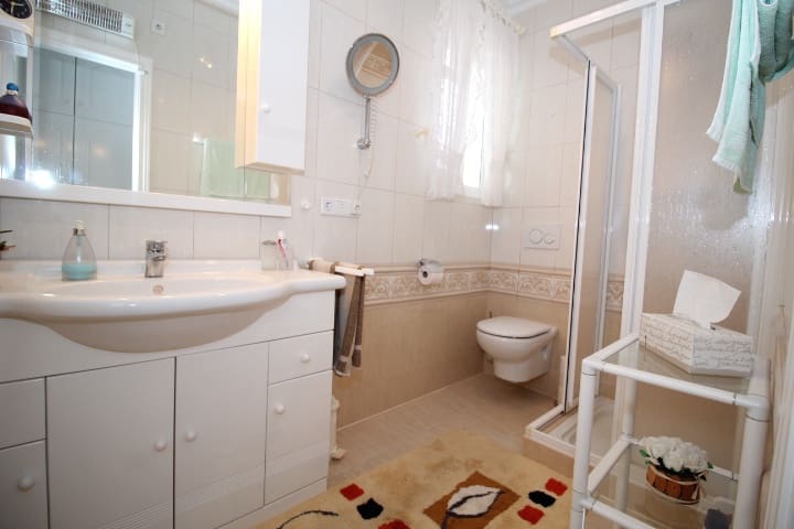 Chalet de 3 habitaciones en San Miguel de Salinas en venta con piscina - 460.000 € (Ref: 8541888)