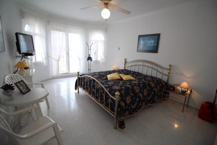 Chalet de 3 habitaciones en San Miguel de Salinas en venta con piscina - 460.000 € (Ref: 8541888)