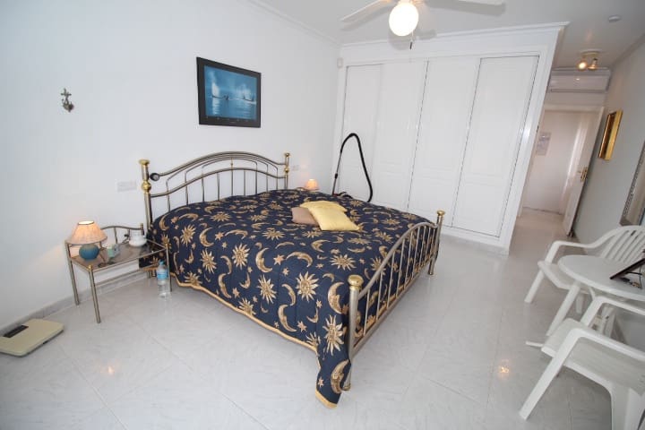 Chalet de 3 habitaciones en San Miguel de Salinas en venta con piscina - 460.000 € (Ref: 8541888)