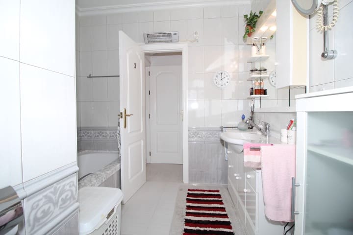 Chalet de 3 habitaciones en San Miguel de Salinas en venta con piscina - 460.000 € (Ref: 8541888)