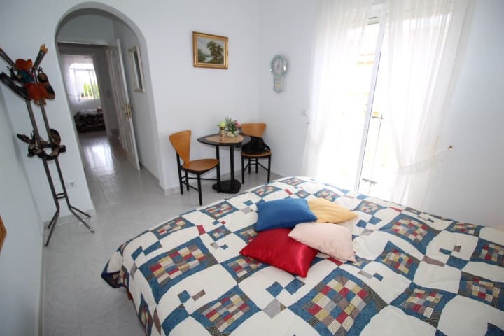 Chalet de 3 habitaciones en San Miguel de Salinas en venta con piscina - 460.000 € (Ref: 8541888)