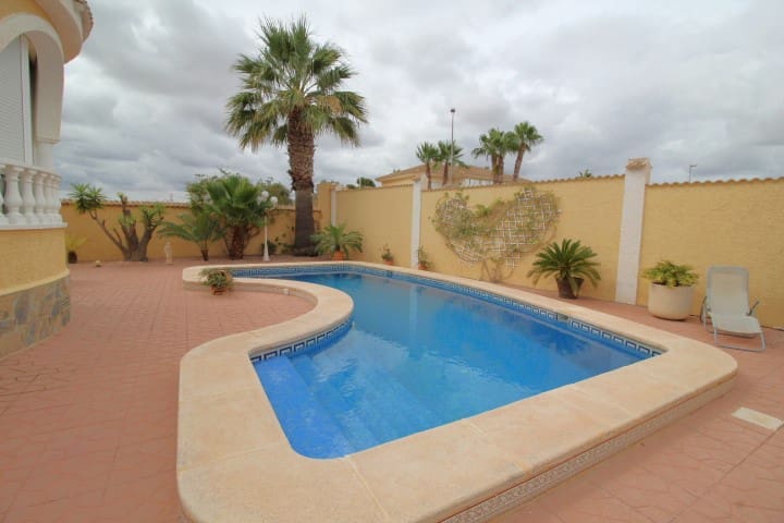 Chalet de 3 habitaciones en San Miguel de Salinas en venta con piscina - 460.000 € (Ref: 8541888)