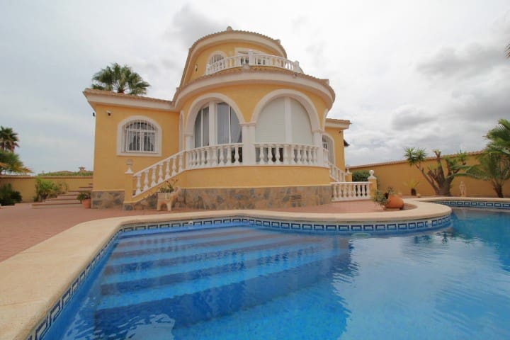 Chalet de 3 habitaciones en San Miguel de Salinas en venta con piscina - 460.000 € (Ref: 8541888)