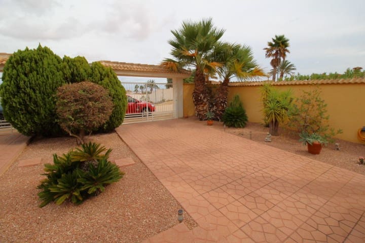 Chalet de 3 habitaciones en San Miguel de Salinas en venta con piscina - 460.000 € (Ref: 8541888)
