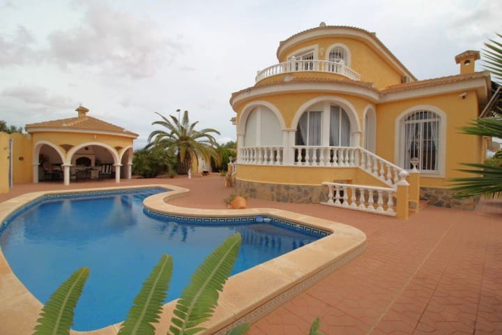 Chalet de 3 habitaciones en San Miguel de Salinas en venta con piscina - 460.000 € (Ref: 8541888)