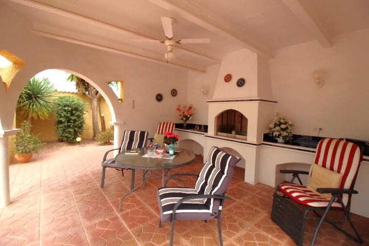 Chalet de 3 habitaciones en San Miguel de Salinas en venta con piscina - 460.000 € (Ref: 8541888)