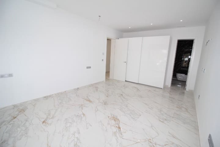 4 bedroom Villa for sale in Torrevieja with pool - € 995,000 (Ref: 8603413)