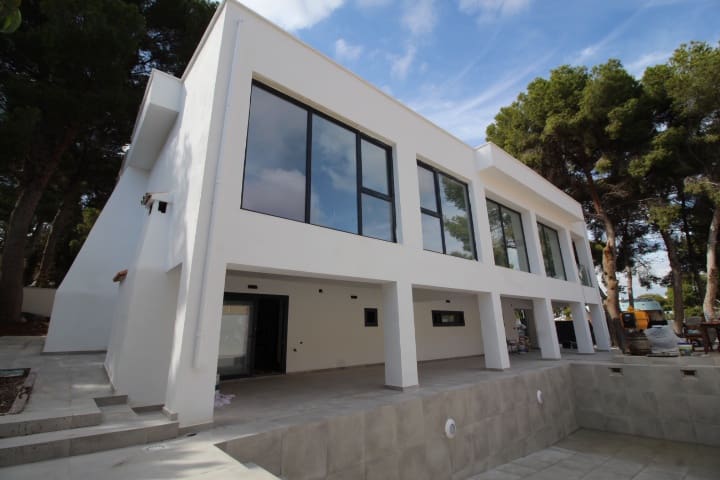 4 bedroom Villa for sale in Torrevieja with pool - € 995,000 (Ref: 8603413)
