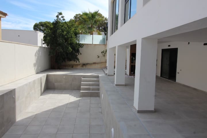 4 bedroom Villa for sale in Torrevieja with pool - € 995,000 (Ref: 8603413)