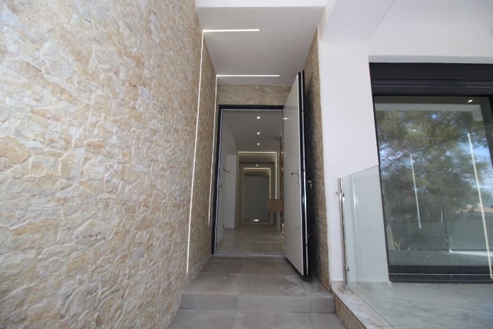 4 bedroom Villa for sale in Torrevieja with pool - € 995,000 (Ref: 8603413)