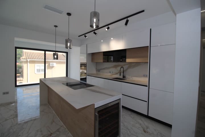 4 bedroom Villa for sale in Torrevieja with pool - € 995,000 (Ref: 8603413)